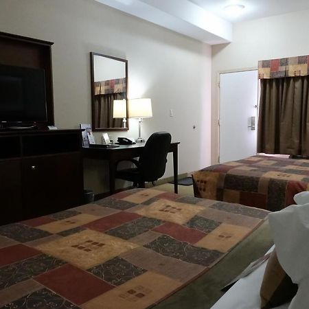 Ramada By Wyndham Weyburn Ξενοδοχείο Εξωτερικό φωτογραφία