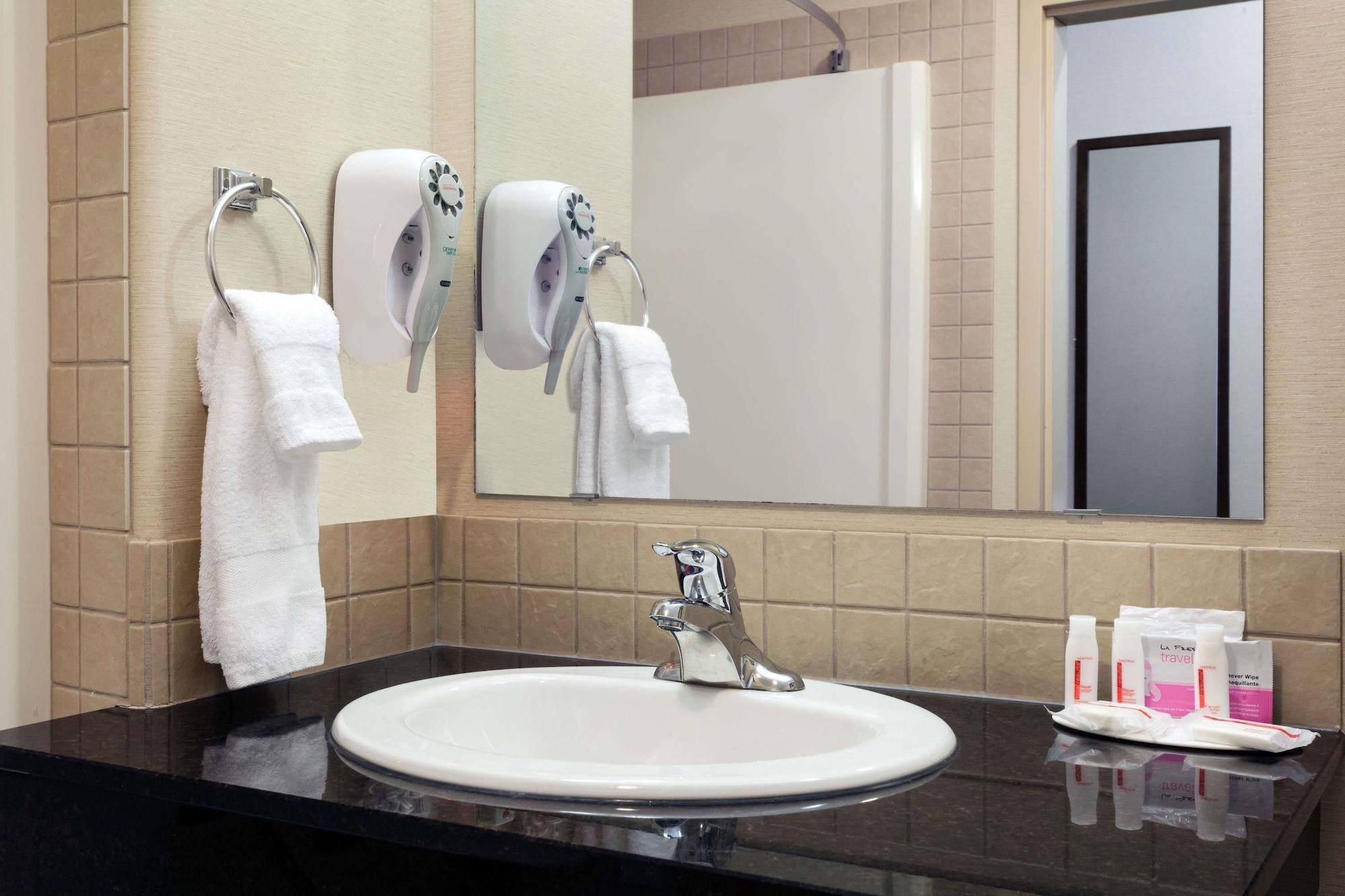 Ramada By Wyndham Weyburn Ξενοδοχείο Εξωτερικό φωτογραφία