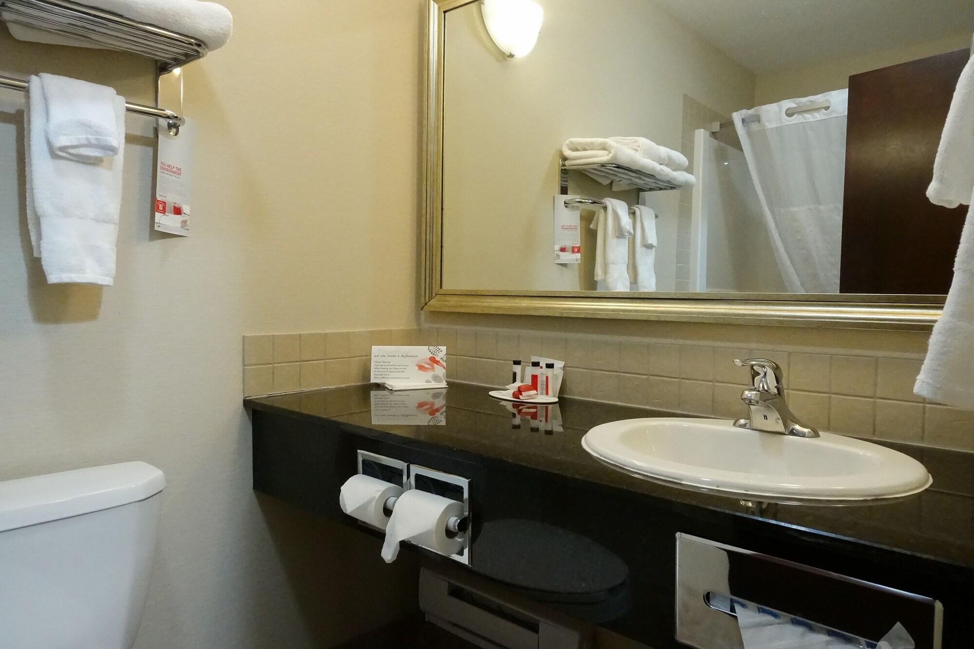 Ramada By Wyndham Weyburn Ξενοδοχείο Εξωτερικό φωτογραφία