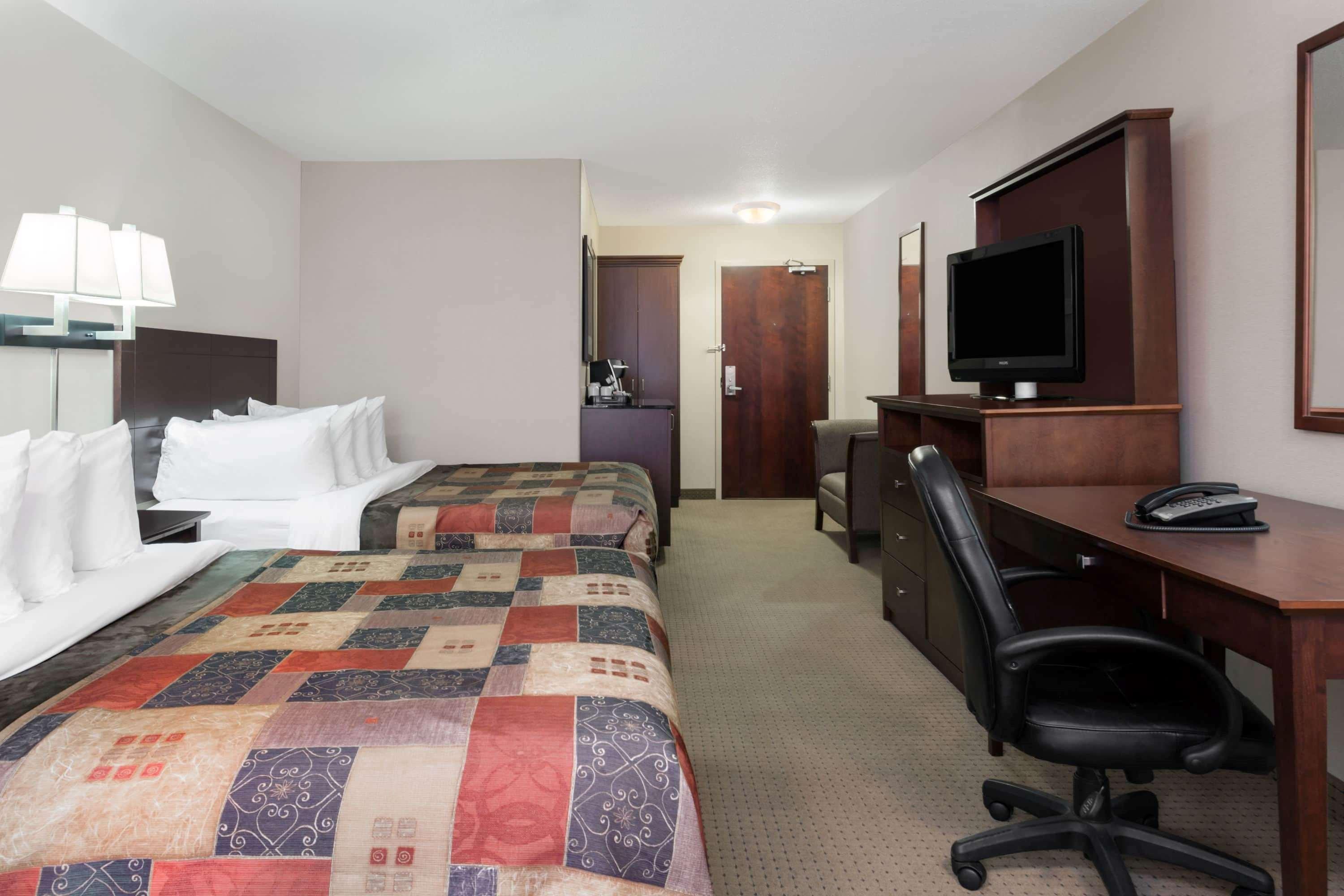 Ramada By Wyndham Weyburn Ξενοδοχείο Εξωτερικό φωτογραφία