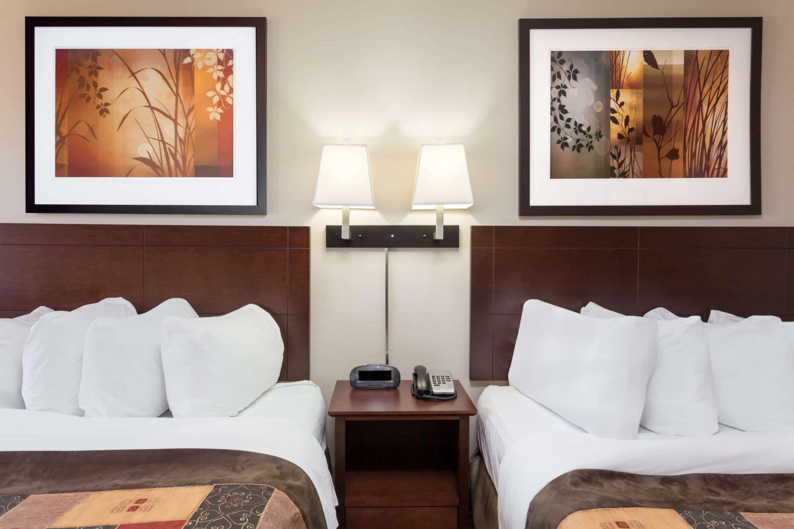 Ramada By Wyndham Weyburn Ξενοδοχείο Εξωτερικό φωτογραφία