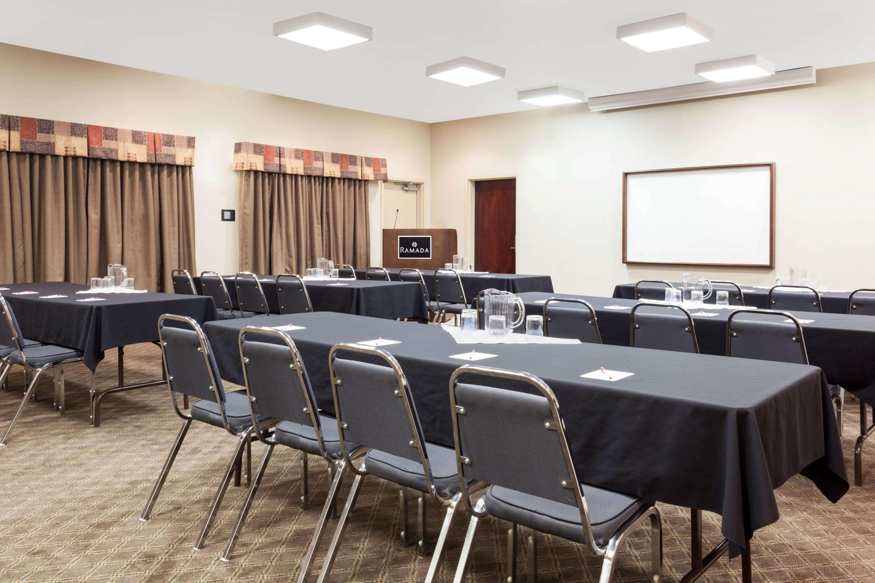 Ramada By Wyndham Weyburn Ξενοδοχείο Εξωτερικό φωτογραφία