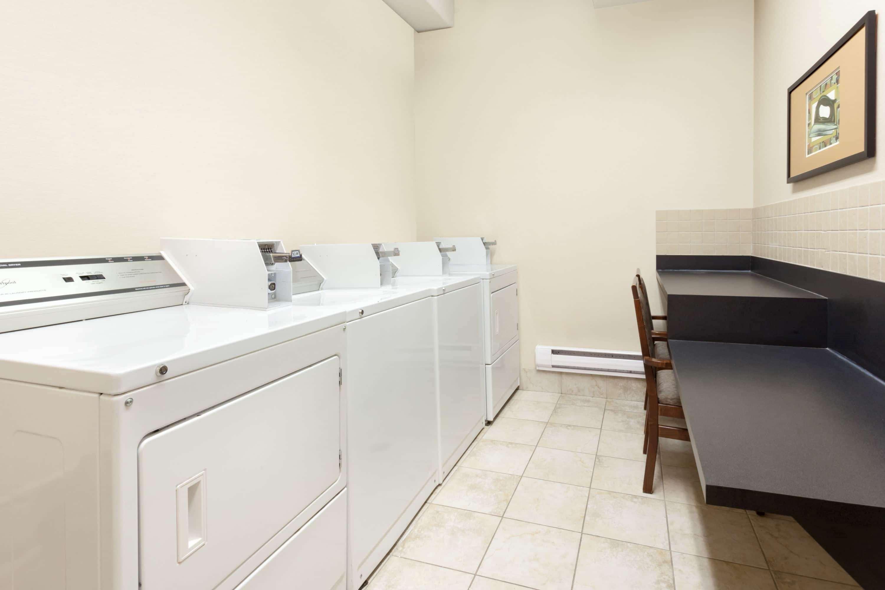 Ramada By Wyndham Weyburn Ξενοδοχείο Εξωτερικό φωτογραφία