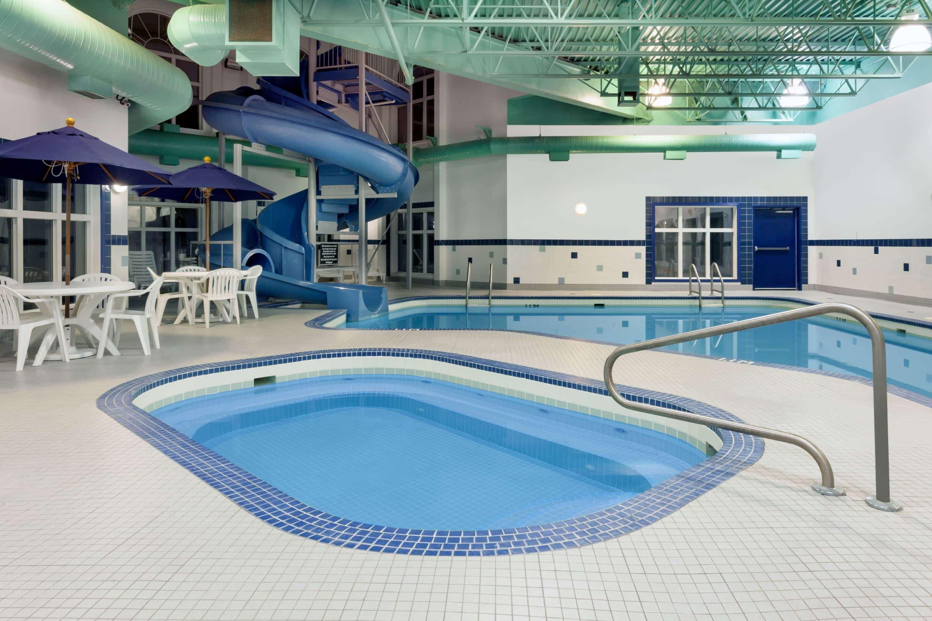 Ramada By Wyndham Weyburn Ξενοδοχείο Εξωτερικό φωτογραφία