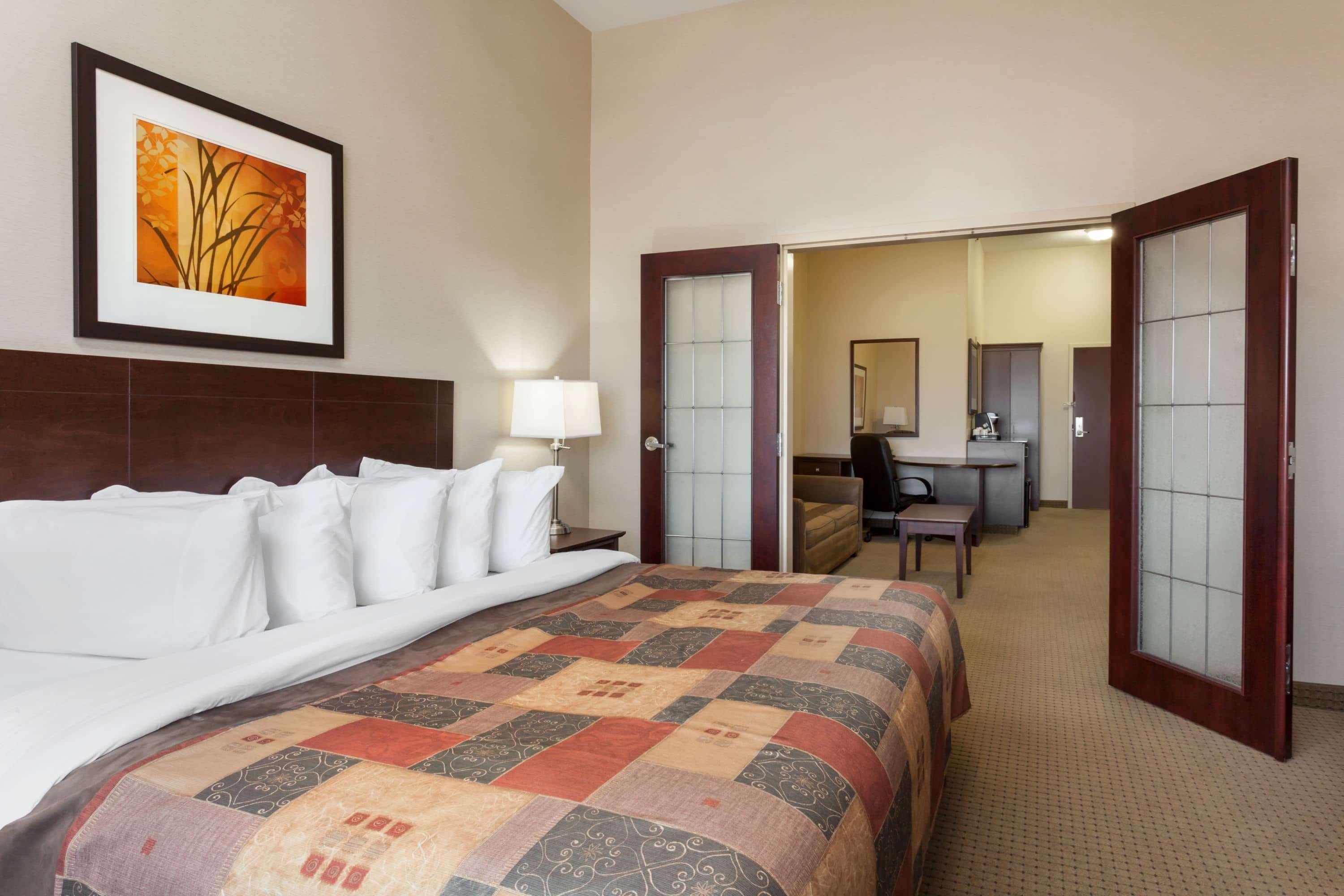 Ramada By Wyndham Weyburn Ξενοδοχείο Εξωτερικό φωτογραφία