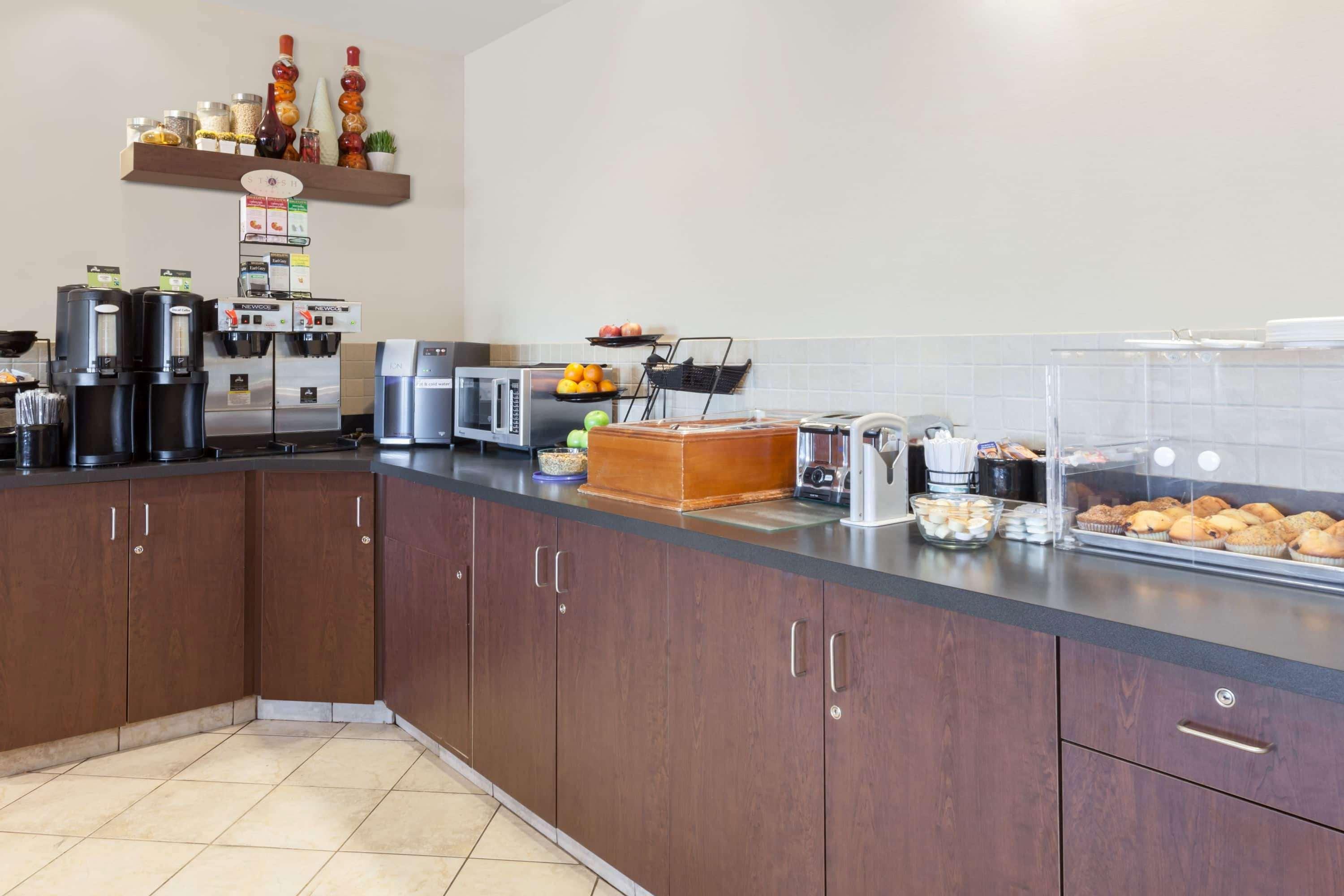 Ramada By Wyndham Weyburn Ξενοδοχείο Εξωτερικό φωτογραφία
