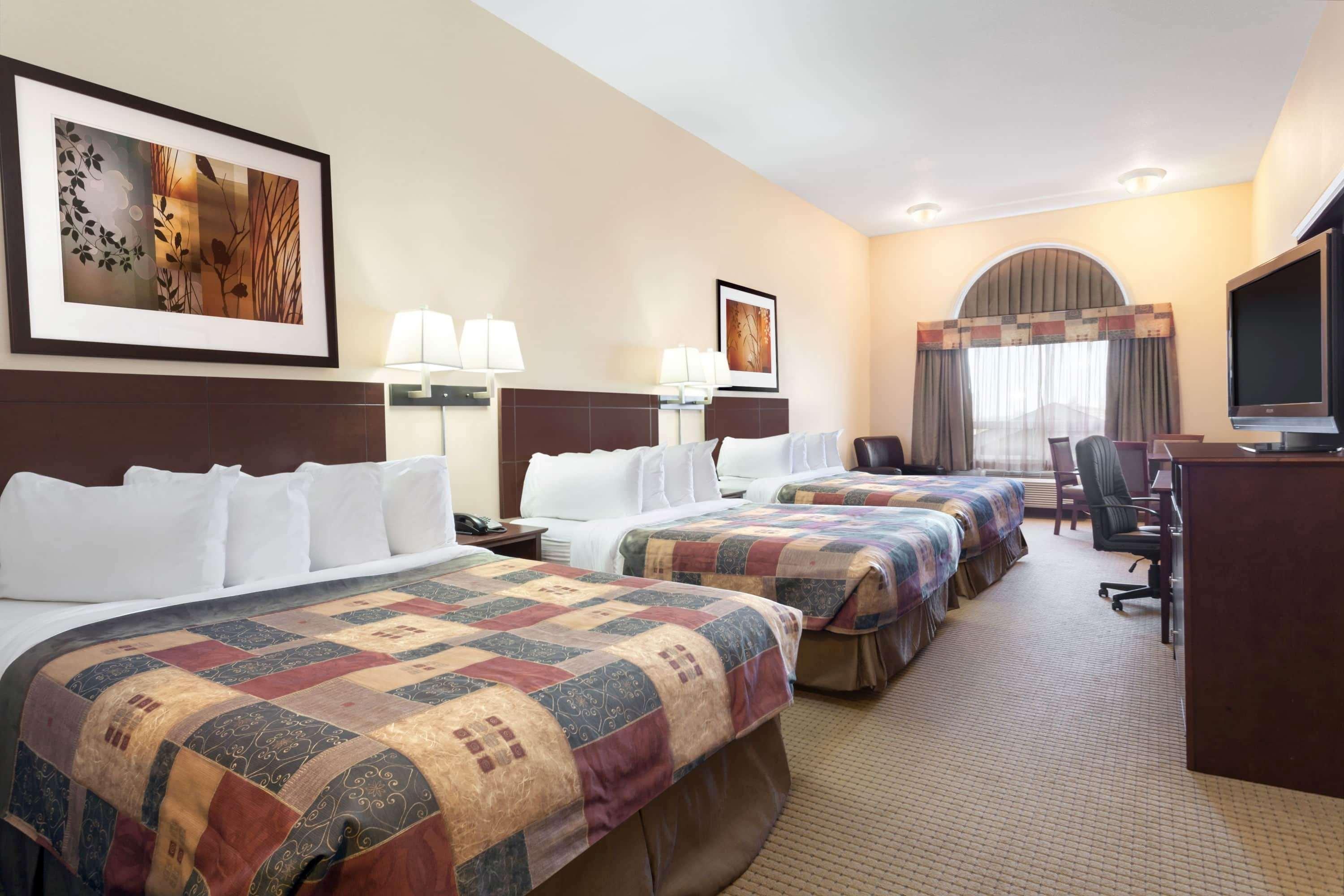 Ramada By Wyndham Weyburn Ξενοδοχείο Εξωτερικό φωτογραφία