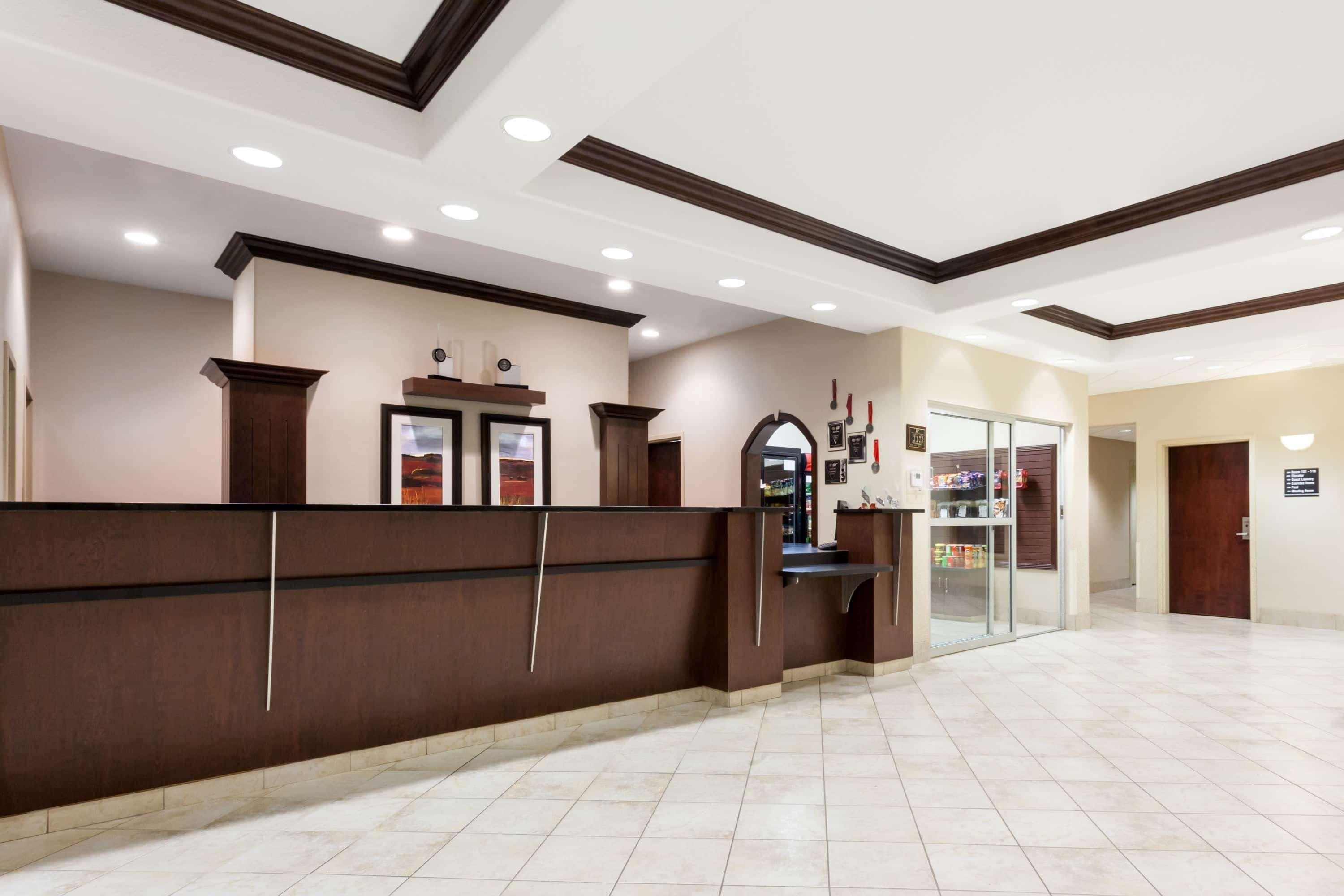 Ramada By Wyndham Weyburn Ξενοδοχείο Εξωτερικό φωτογραφία