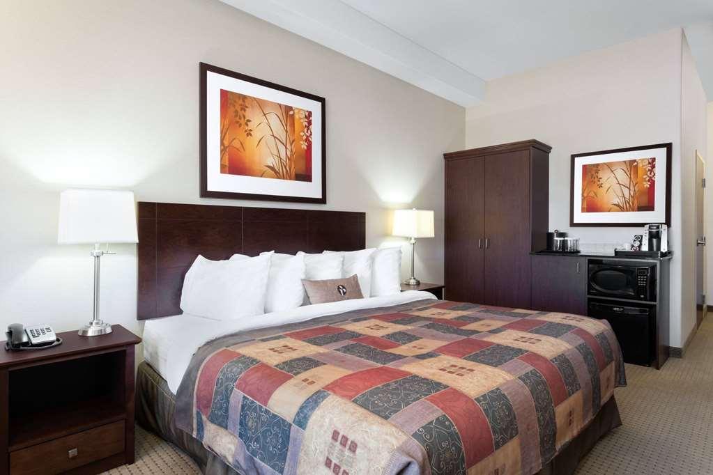 Ramada By Wyndham Weyburn Ξενοδοχείο Δωμάτιο φωτογραφία