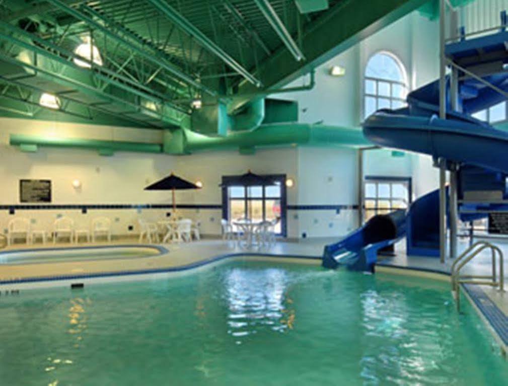 Ramada By Wyndham Weyburn Ξενοδοχείο Εξωτερικό φωτογραφία