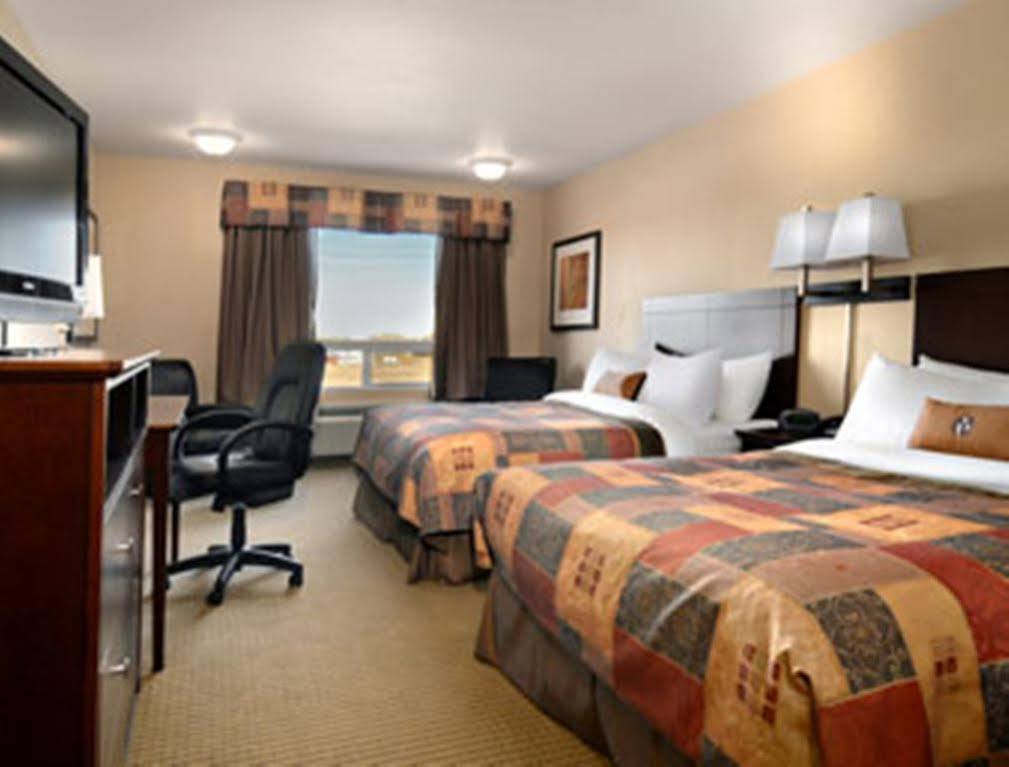 Ramada By Wyndham Weyburn Ξενοδοχείο Δωμάτιο φωτογραφία