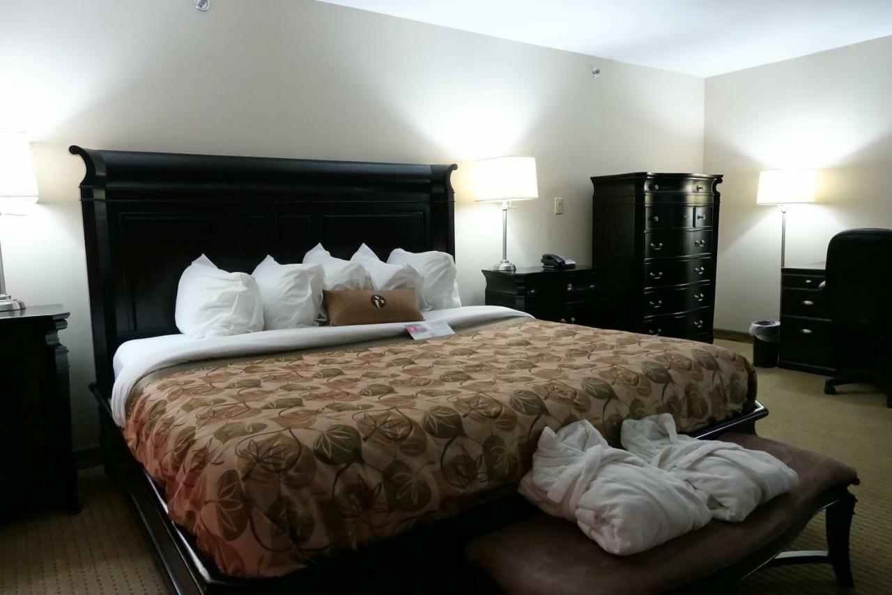 Ramada By Wyndham Weyburn Ξενοδοχείο Εξωτερικό φωτογραφία