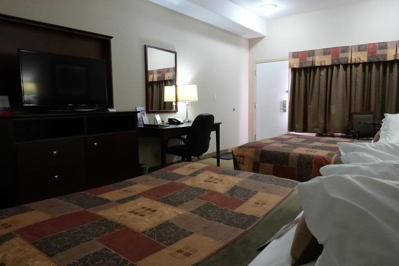 Ramada By Wyndham Weyburn Ξενοδοχείο Εξωτερικό φωτογραφία